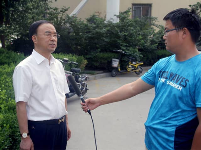 山東天意機械董事長劉洪彬作為基層共產(chǎn)黨員,今天接受了當?shù)赜浾叩牟稍L